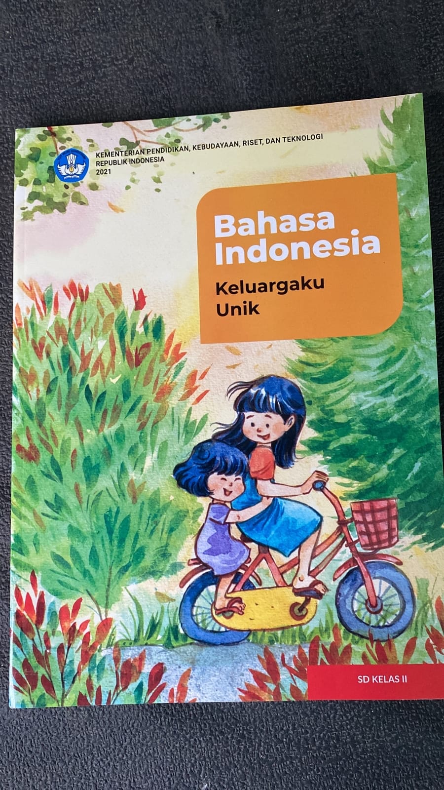 Buku Teks Buku Kurikulum Merdeka Bahasa Indonesia Keluargaku Unik