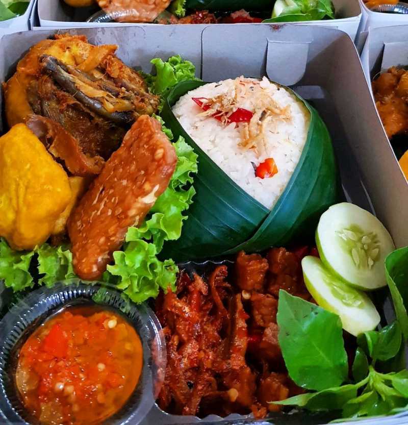 Paket Nasi Box Isi Daging Sapi Siplah