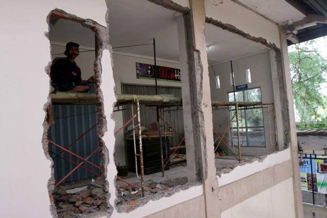 BONGKAR+PASANG KUSEN, PINTU / JENDELA | SIPLah