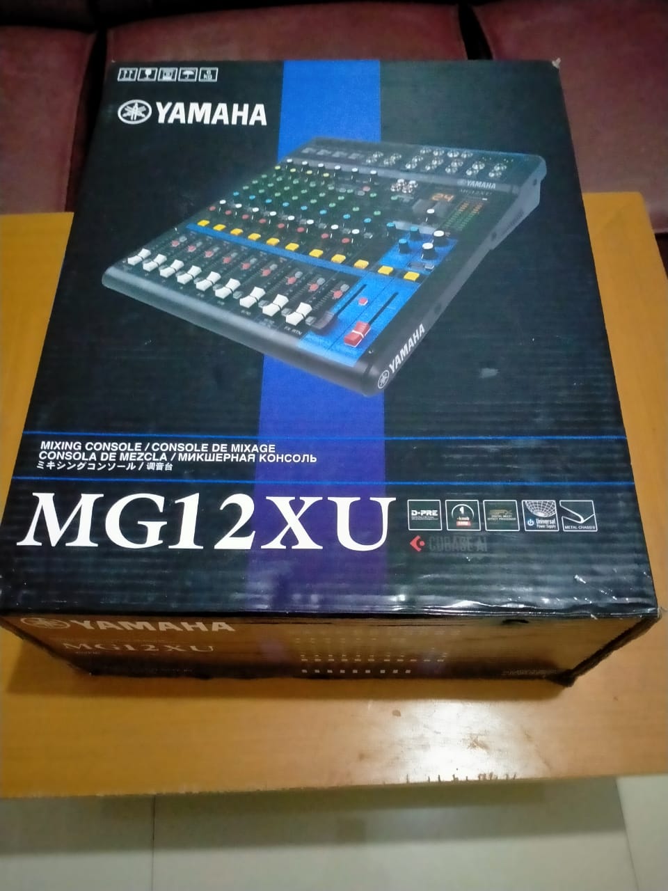 Cover imbottita personalizzata per mixer Yamaha MG12 XU con taglio superiore