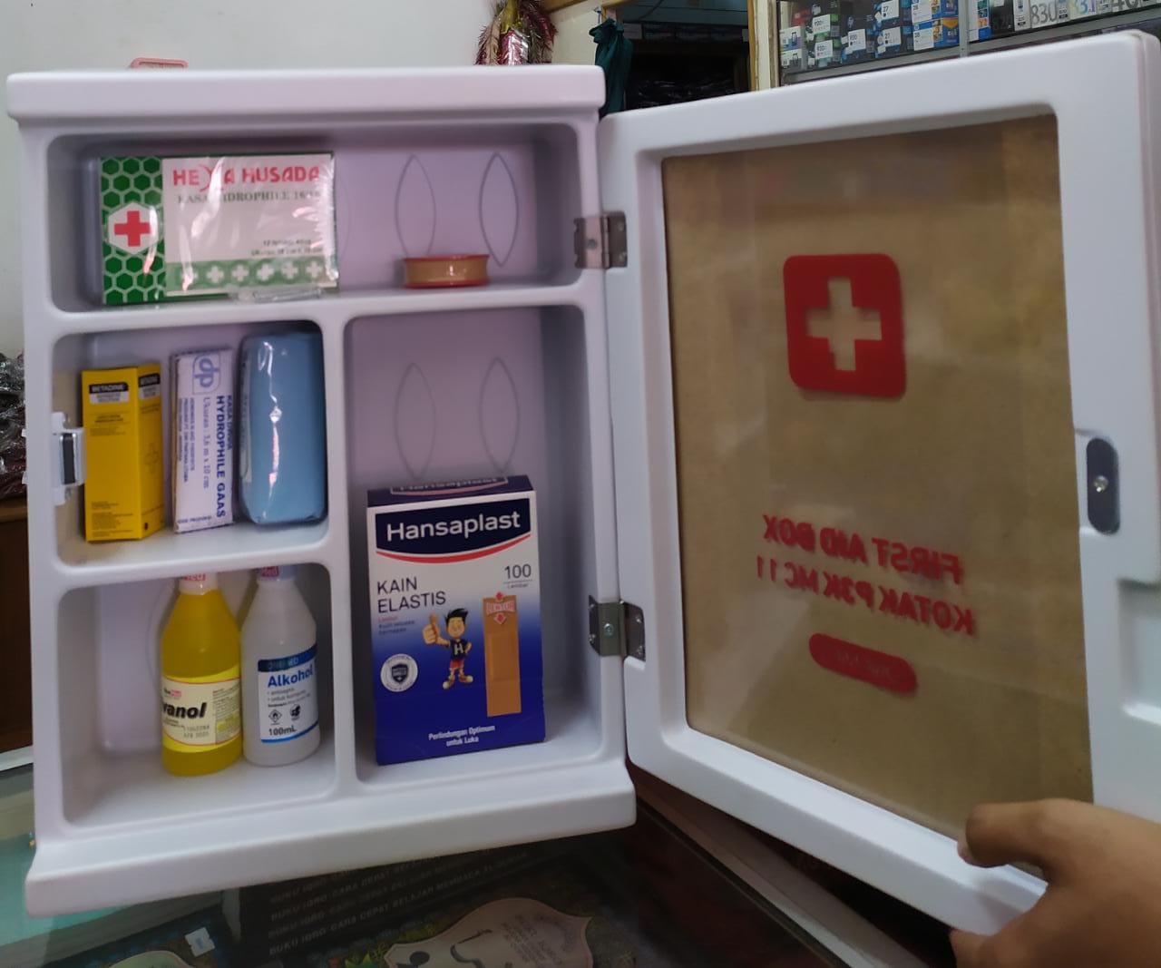 Kotak P3K Dinding Obat obatan SIPLah