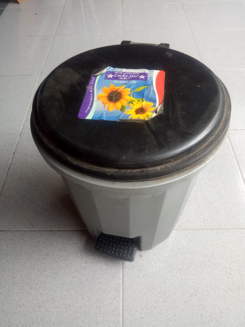 Tempat Sampah Indoor Sistem Injak Siplah 8441