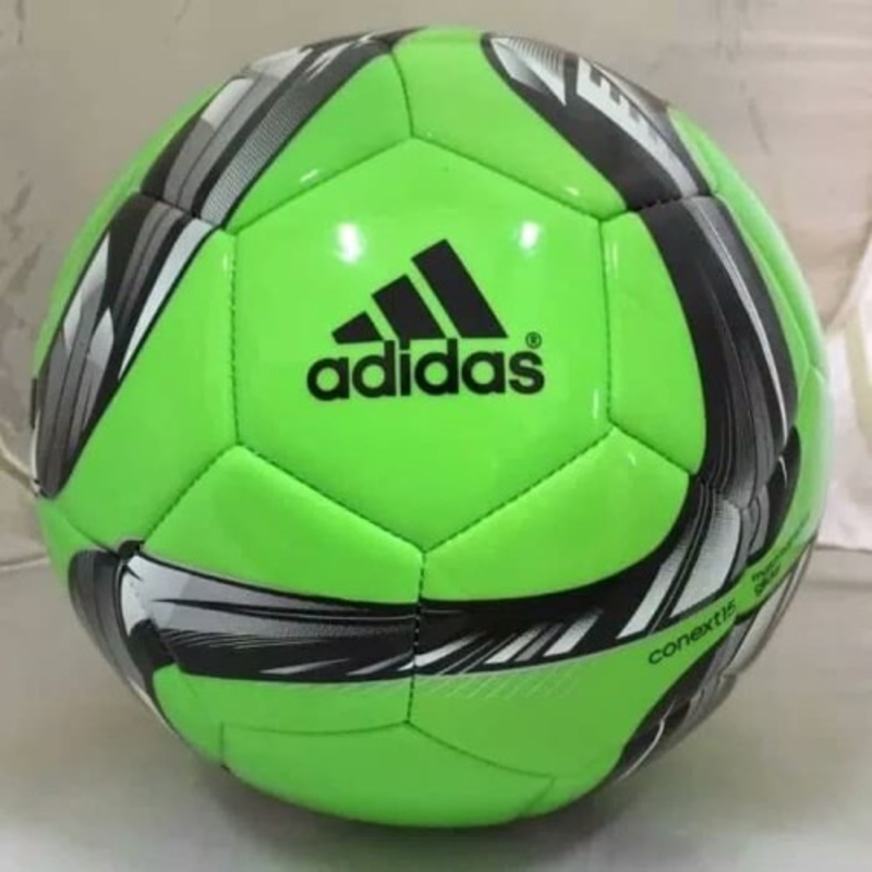 bola sepak bola adidas